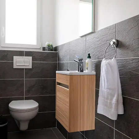 Willa Les Black&white