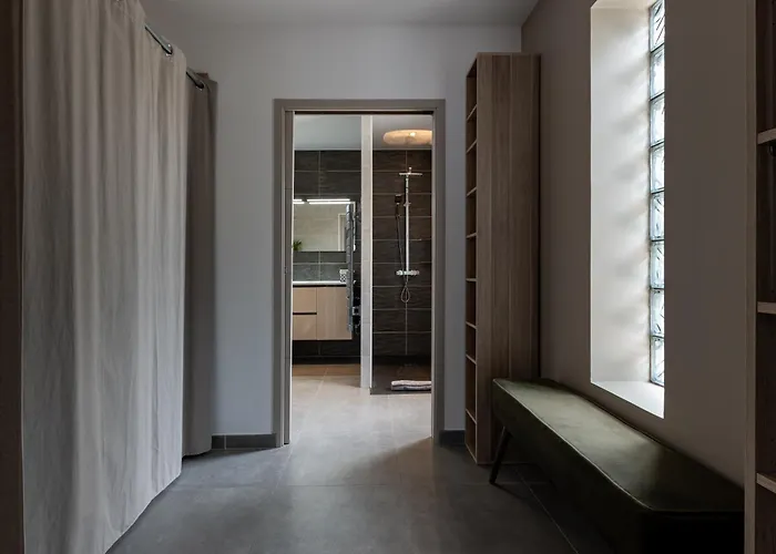 Willa Les Black&white